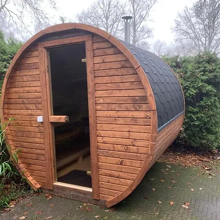 Private Big Garden Double With Outside Hottub And Barrelsauna, Woodside, Nature Voorthuizen